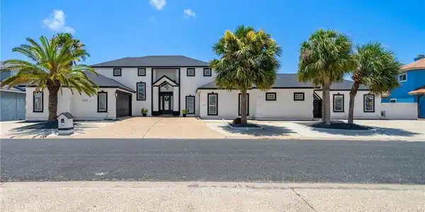 Image 2: A stunning North Padre Island estate
