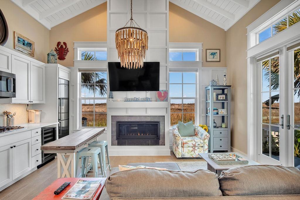 Image 4: Sunflower Cabin 7 
Living Room