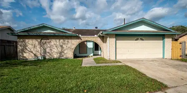 5705 Crest Pebble Drive
