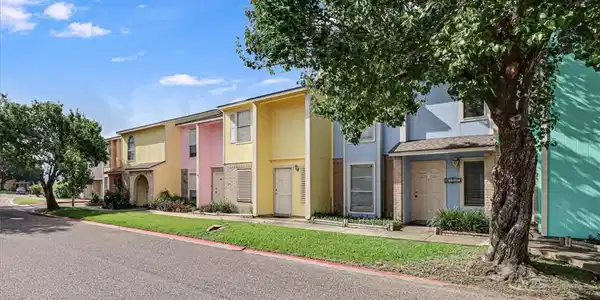 6702 Everhart