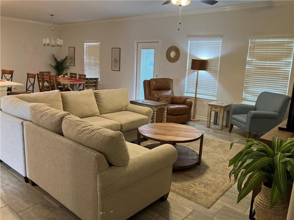 Image 4: Cozy up and watch tv or see the view of the trees