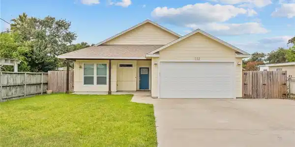 332 Wray Lane