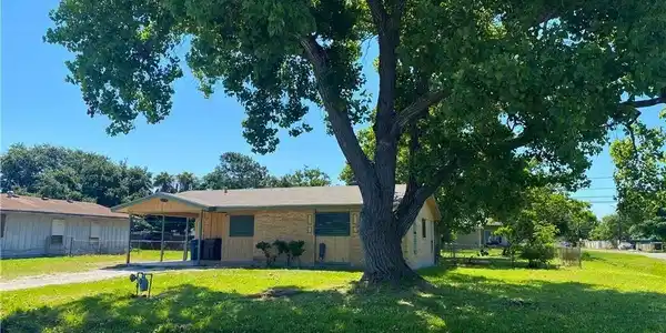 1233 Baywood