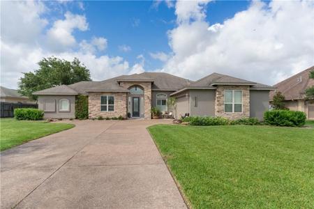5806 Lago Vista Drive