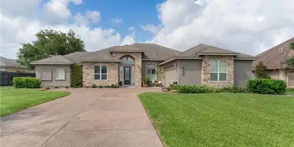 5806 Lago Vista Drive
