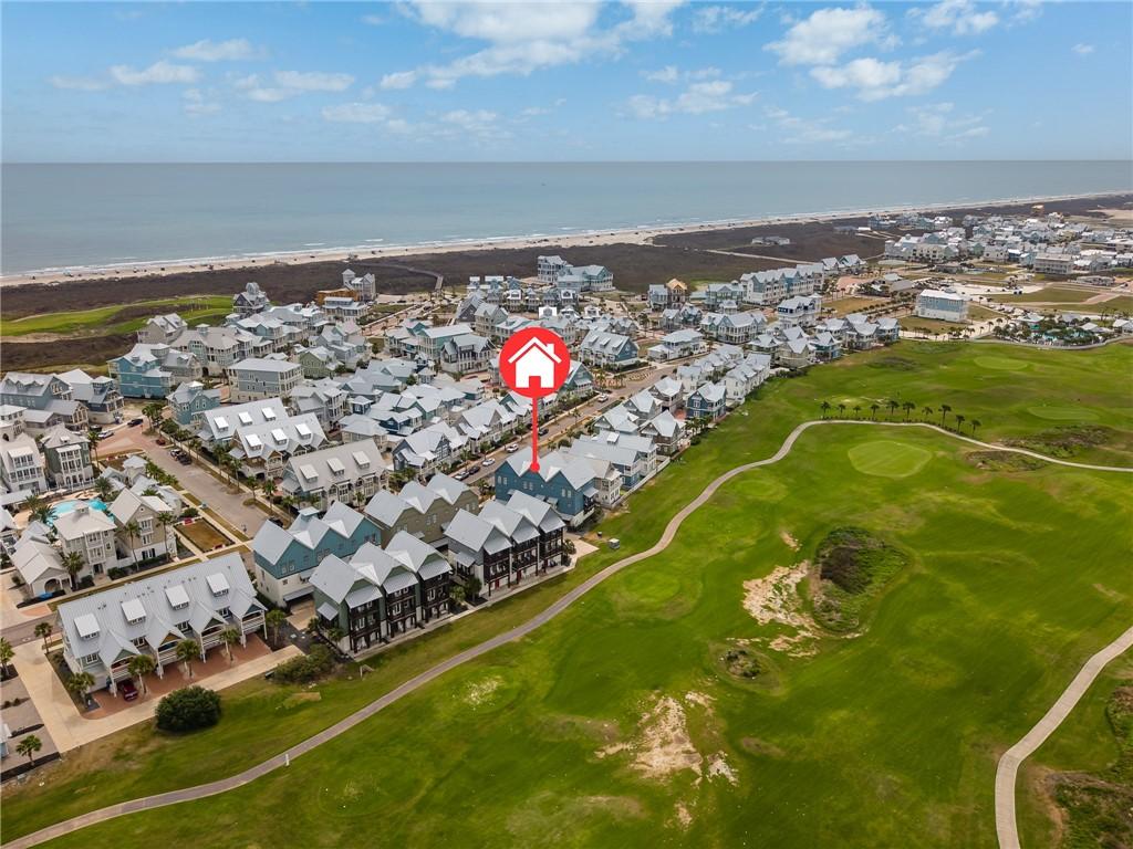 Image 3: Easy access to the oustide perimeter of resort