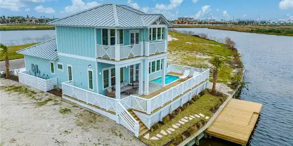 156 Laguna Isles Drive