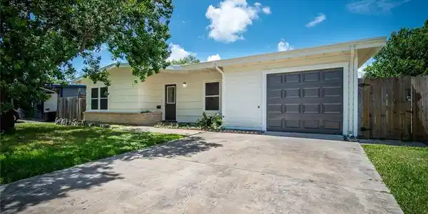 5933 Lucille Dr