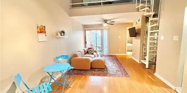 Image 3: Living