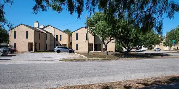 2418 Capitan Drive