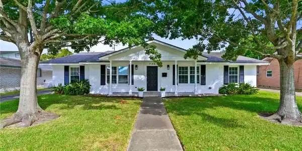 726 Meadowbrook Drive