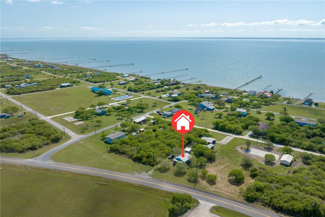 Image 3: FEW BLOCKS FROM COPANO BAY