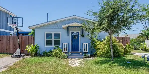 220 E Oaks Avenue