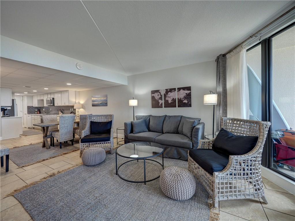 Image 4: Nice size gathering space with views.