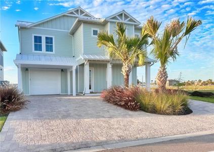 121 Laguna Isles Drive