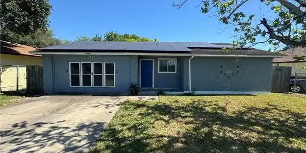 1610 La Joya Street