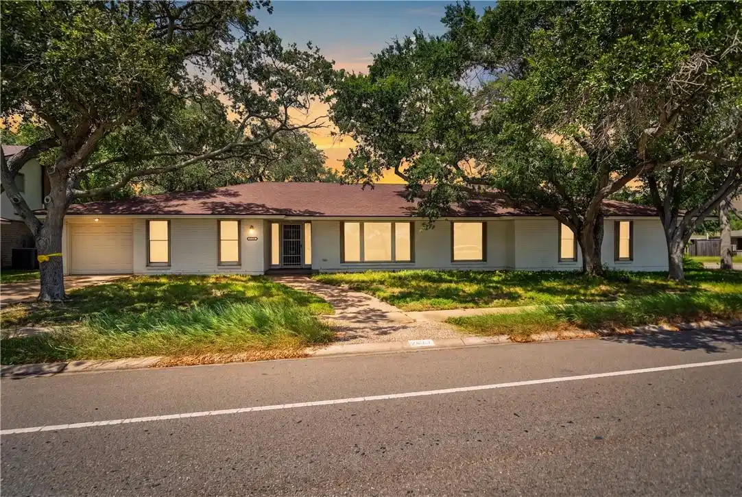 Image 1: WELCOME TO YOUR NEW FOREVER HOME!