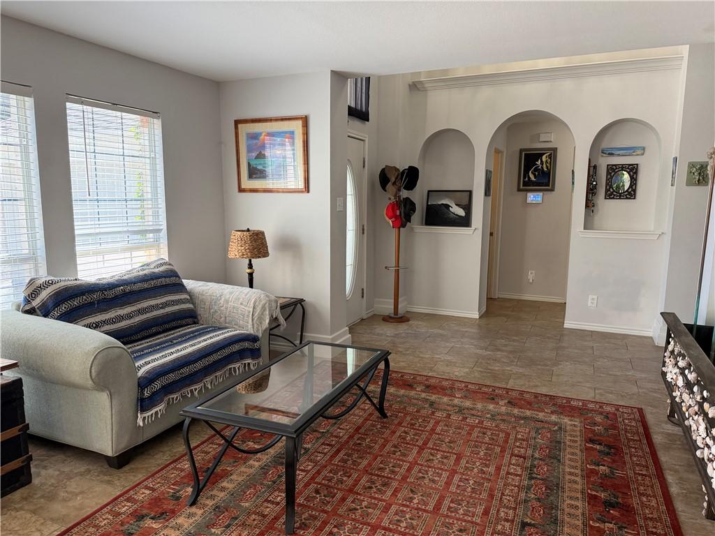 Image 3: 2nd Living Area