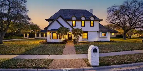 3717 Castle River Drive