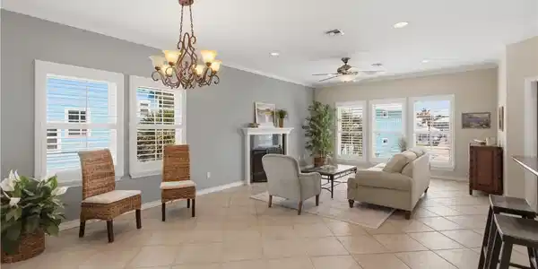 Image 4: Dining and living