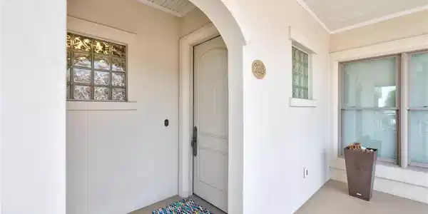 Image 4: Front door
