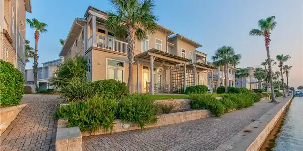 3700 Island Moorings Parkway