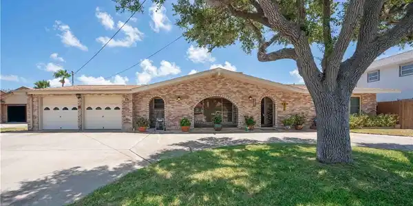 3313 Laguna Shores