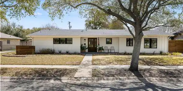 441 Dolphin Place