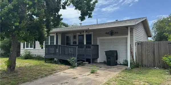 913 Clare Drive