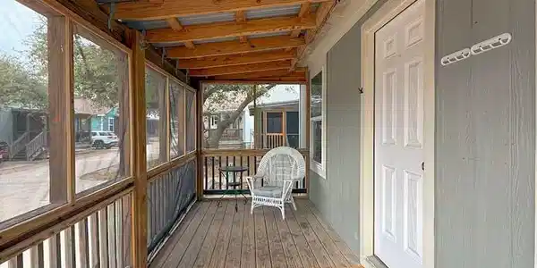 Image 3: Screened Porch