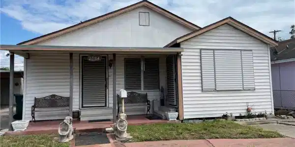 2504 Goliad Street