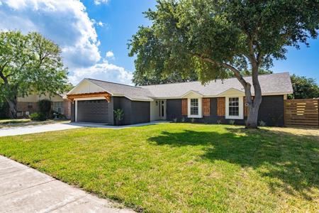 2204 Live Oak