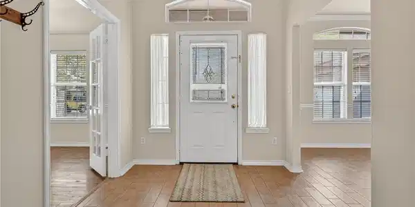 Image 4: ENTRY