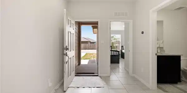 Image 3: wide entrance way