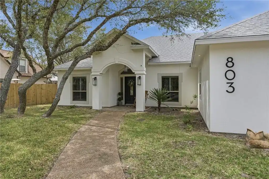 Image 1: 803 BUENA VISTA
ROCKPORT TX