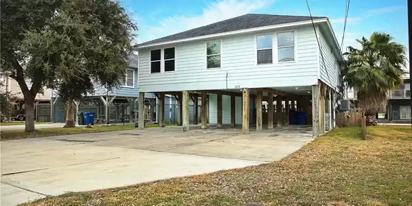 4033 Laguna Shores