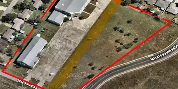 Image 3: Lot is between the highlighted yellow line to the