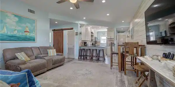 Image 3: Living Room