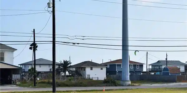 Image 2: Houses across the lot