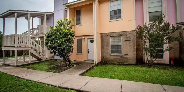 6702 Everhart