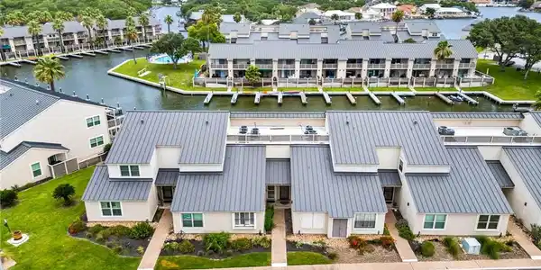 1903 Bayhouse