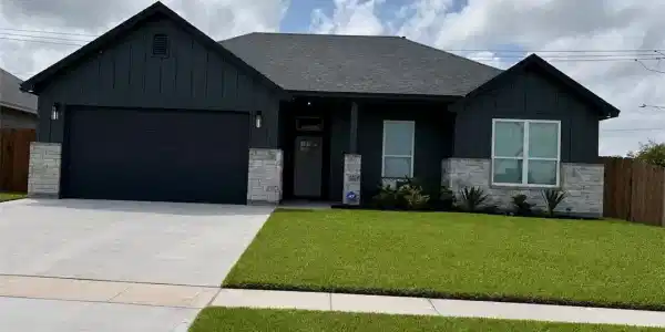 3401 Travis Court