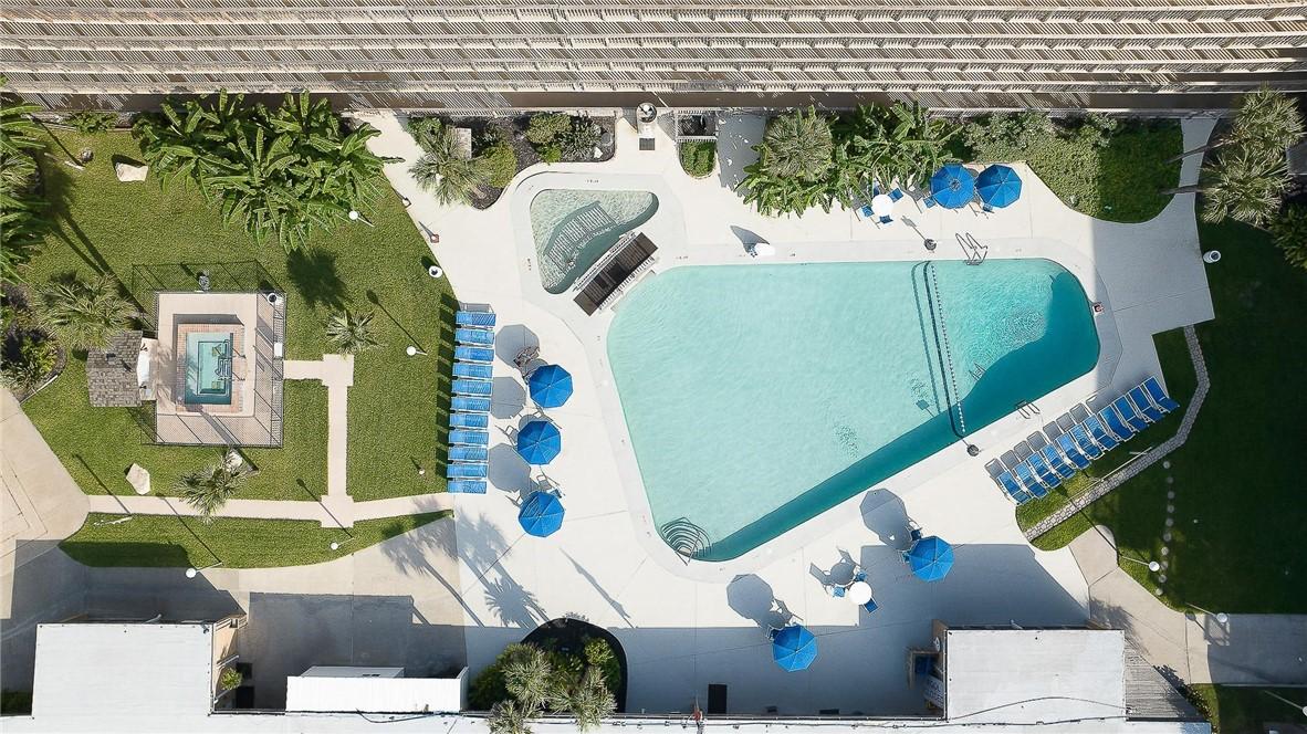 Image 2: Seagull's view of the pool and hot tub