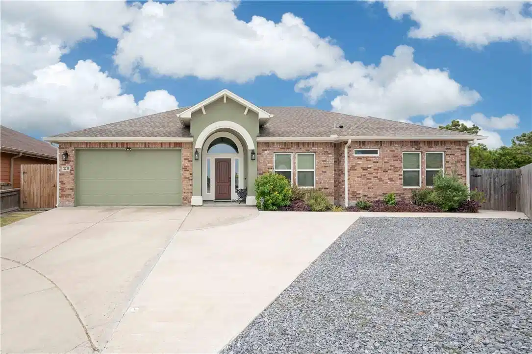 Image 1: Welcome to 2233 Pinehollow Ln
