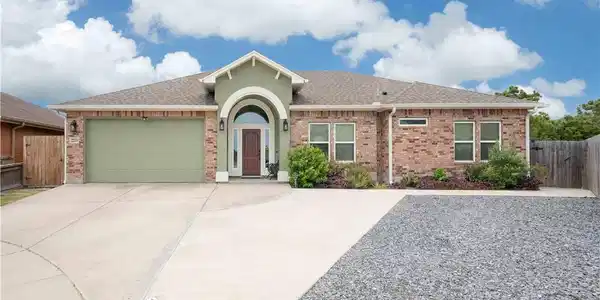 2233 Pinehollow