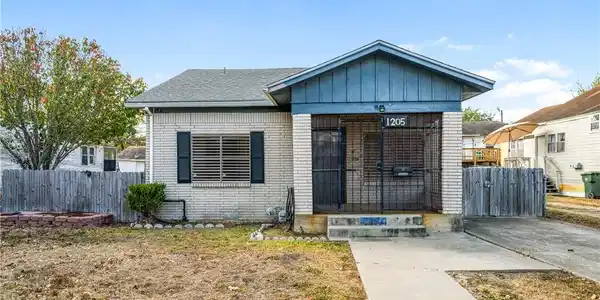 1205 10th Street