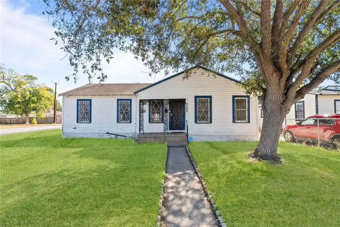Image 1: Front Yard