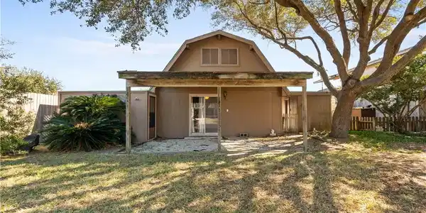 3221 Laguna Shores