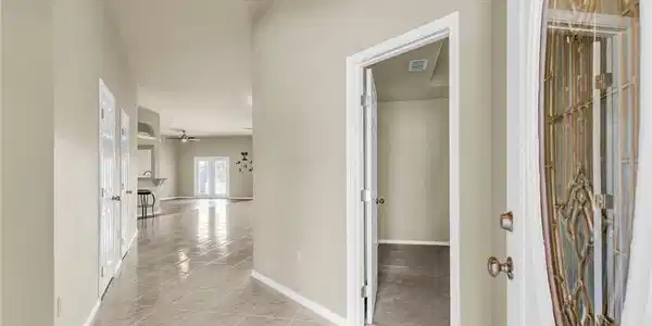 Image 4: Entry