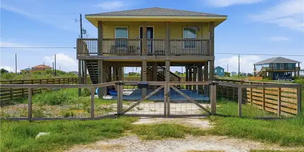 377 W Misty Oak